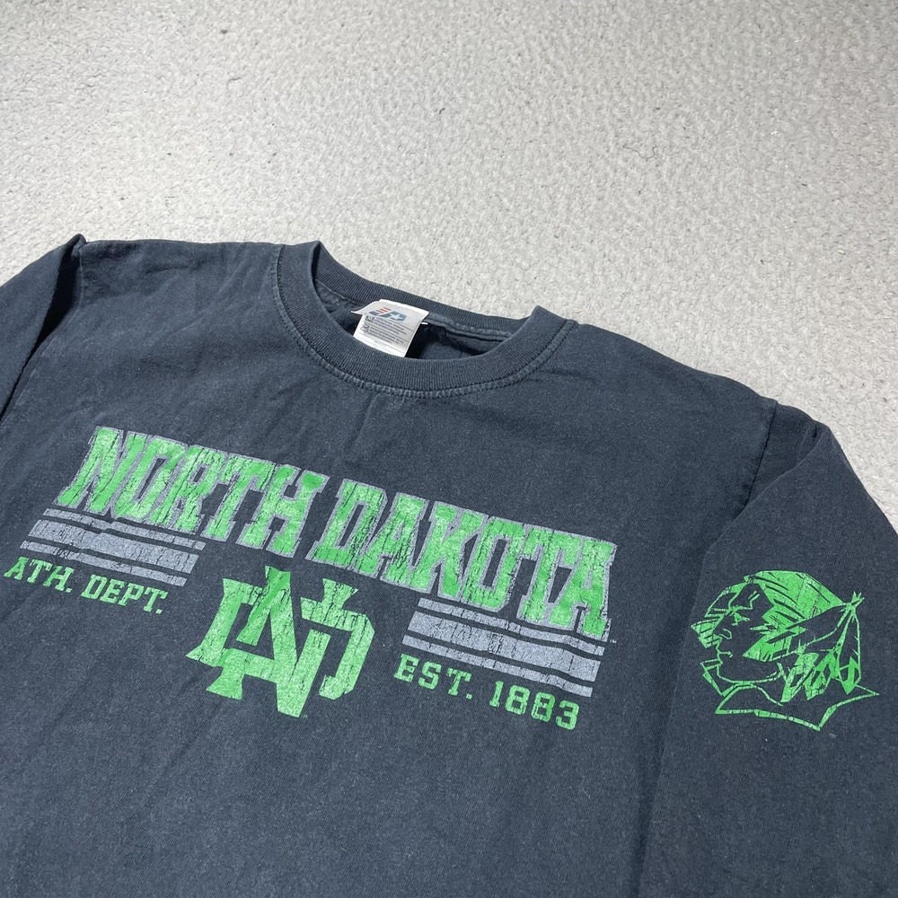 North Dakota Fighting Sioux J America Shirt‎ Mens Small Blue NCAA Long Sleeve